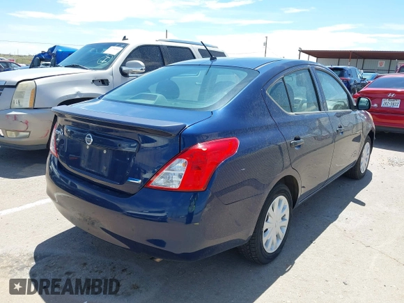 2012 Nissan Versa S z VIN 3N1CN7AP9CL824902, wystawiony jako IAAI lot #42773826 z przebiegiem 124 273 mil mil oraz . Historia ofert i sprzedaży dostępna na DreamBid. Obrazek 4.