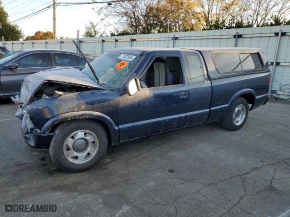 2000 GMC Sonoma SLS w/1SF Pkg with VIN 1GTCS1953Y8236943, listed as a Copart auction lot 77402934 with 40,960 mi miles and Salvage Title. Bid and sale history available at carsss.com. Image 1.