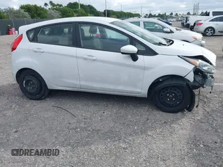 2019 Ford Fiesta SE z VIN 3FADP4EJ5KM132862, wystawiony jako IAAI lot #40893430 z przebiegiem 91 011 mil mil oraz . Historia ofert i sprzedaży dostępna na DreamBid. Obrazek 1.