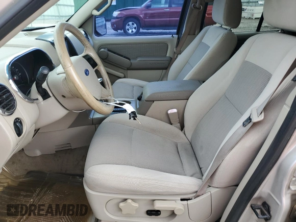 2006 Ford Explorer XLT z VIN 1FMEU63E66ZA29135, wystawiony jako Copart lot #54723255 z przebiegiem 202 815 mil mil oraz Czysty tytuł • Clean title. Historia ofert i sprzedaży dostępna na DreamBid. Obrazek 7.