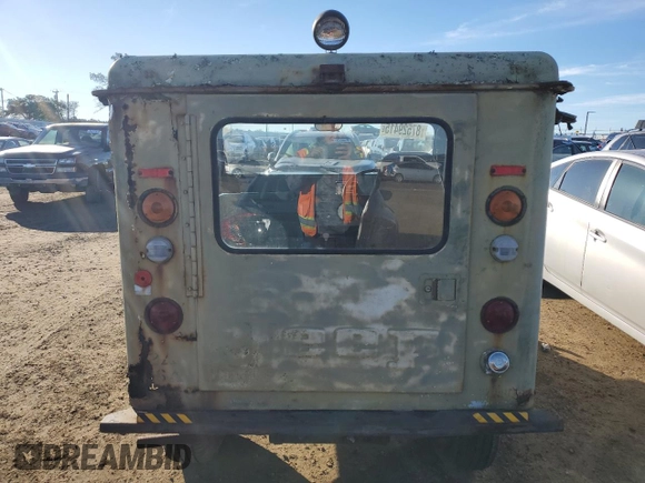 1975 Jeep CJ z VIN DJ5D6103875, wystawiony jako Copart lot #87529415 z przebiegiem 98 767 mil mil oraz Czysty tytuł • Clean title. Historia ofert i sprzedaży dostępna na DreamBid. Obrazek 6.