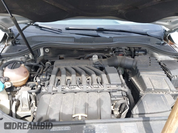 2009 Volkswagen CC 4Motion with VIN WVWGU73C49E514712, listed as a IAAI auction lot 42016839 with 1 mi miles. Bid and sale history available at carsss.com. Image 10.
