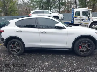 2018 Alfa Romeo Stelvio Sport z VIN ZASFAKPN8J7B82406, wystawiony jako IAAI lot #41822000 z przebiegiem 71 838 mil mil oraz . Historia ofert i sprzedaży dostępna na DreamBid. Obrazek 13.