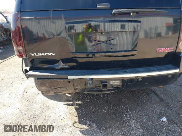 2007 GMC Yukon SLE with VIN 1GKFC13037R177798, listed as a IAAI auction lot 42031747 with 222,204 mi miles and . Bid and sale history available at DreamBid. Image 6.