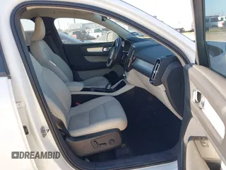 2021 Volvo XC40 Momentum with VIN YV4162UK5M2423299, listed as a IAAI auction lot 41940996 with 50,304 mi miles and . Bid and sale history available at DreamBid. Image 5.