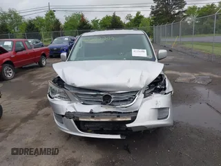 2011 Volkswagen Routan SE z VIN 2V4RW3DGXBR772583, wystawiony jako IAAI lot #42222200 z przebiegiem 213 724 mil mil oraz . Historia ofert i sprzedaży dostępna na DreamBid. Obrazek 12.