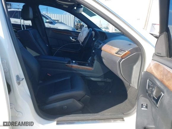 2013 Mercedes-Benz E-Class E 350 Luxury with VIN WDDHF5KB2DA721777, listed as a IAAI auction lot 41756226 with 128,954 mi miles. Bid and sale history available at carsss.com. Image 5.