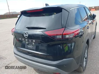 2023 Nissan Rogue S z VIN 5N1BT3AA1PC899142, wystawiony jako IAAI lot #42449369 z przebiegiem 48 754 mil mil oraz . Historia ofert i sprzedaży dostępna na DreamBid. Obrazek 16.