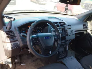 2016 Ford Utility Police Interceptor with VIN 1FM5K8AR2GGA62704, listed as a IAAI auction lot 42005557 with 123,661 mi miles. Bid and sale history available at carsss.com. Image 17.