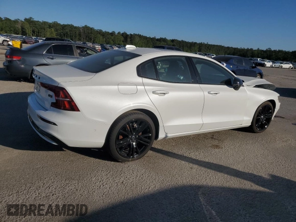 2024 Volvo S60 Plus Black Edition z VIN 7JRL12TH8RG315092, wystawiony jako Copart lot #52808605 z przebiegiem 8875 mil mil oraz Szkody całkowita. Historia ofert i sprzedaży dostępna na DreamBid. Obrazek 3.