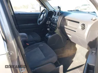 2016 Jeep Patriot Sport z VIN 1C4NJPBB0GD801752, wystawiony jako IAAI lot #41448570 z przebiegiem 108 859 mil mil oraz . Historia ofert i sprzedaży dostępna na DreamBid. Obrazek 5.