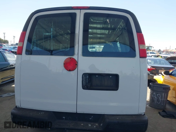 2013 Chevrolet Express Cargo z VIN 1GCWGFCA6D1145640, wystawiony jako IAAI lot #42379485 z przebiegiem 174 877 mil mil oraz . Historia ofert i sprzedaży dostępna na DreamBid. Obrazek 16.