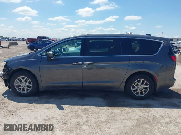 2020 Chrysler Voyager LX z VIN 2C4RC1CG2LR131258, wystawiony jako IAAI lot #42237185 z przebiegiem 138 945 mil mil oraz . Historia ofert i sprzedaży dostępna na DreamBid. Obrazek 15.