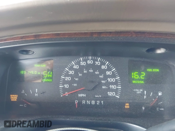 2000 Lincoln Town Car Signature with VIN 1LNHM82W1YY916055, listed as a IAAI auction lot 42488210 with 189,149 mi miles and . Bid and sale history available at DreamBid. Image 7.