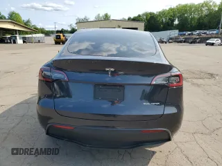 2024 Tesla Model Y Long Range z VIN 7SAYGDEE9RF186388, wystawiony jako Copart lot #58471595 z przebiegiem 23 185 mil mil oraz Szkoda całkowita • Salvage title. Historia ofert i sprzedaży dostępna na DreamBid. Obrazek 6.