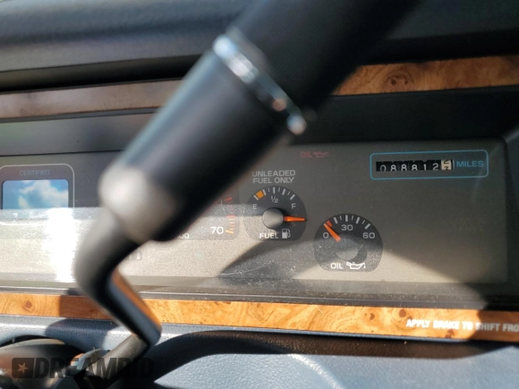 1992 Chevrolet Caprice z VIN 1G1BN53E5NW117035, wystawiony jako Copart lot #74152744 z przebiegiem 88 812 mil mil oraz Czysty tytuł • Clean title. Historia ofert i sprzedaży dostępna na DreamBid. Obrazek 9.