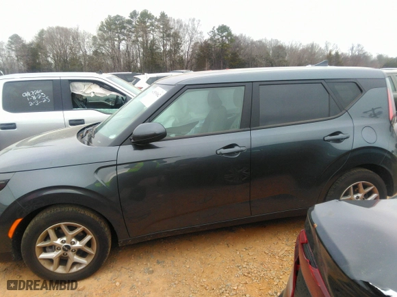 2024 Kia Soul LX with VIN KNDJ23AU1R7916854, listed as a IAAI auction lot 41519162 with 5,611 mi miles. Bid and sale history available at carsss.com. Image 15.