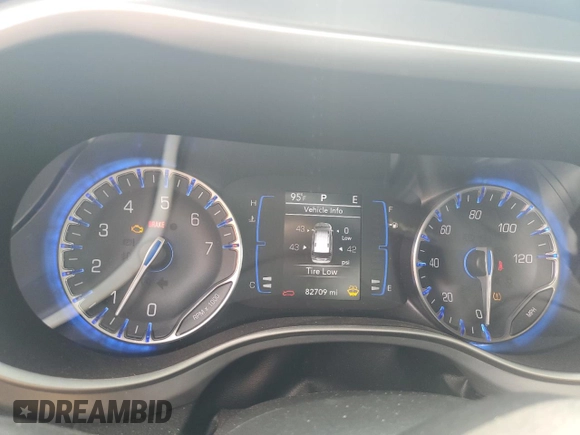 2020 Chrysler Pacifica Touring L with VIN 2C4RC1BG4LR233016, listed as a Copart auction lot 61622595 with 82,709 mi miles and Salvage title. Bid and sale history available at DreamBid. Image 9.