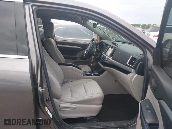 2018 Toyota Highlander LE with VIN 5TDZZRFH0JS236919, listed as a IAAI auction lot 42642151 with 121,266 mi miles and . Bid and sale history available at DreamBid. Image 5.