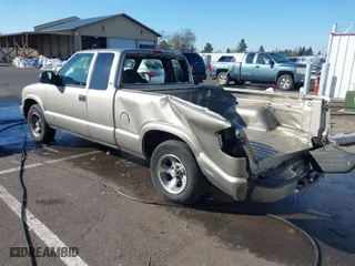 2003 Chevrolet S-10 LS with VIN 1GCCS19X938207277, listed as a IAAI auction lot 41651963 with 101,859 mi miles. Bid and sale history available at carsss.com. Image 3.
