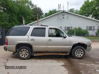 2001 Chevrolet Tahoe LT z VIN 1GNEK13T01R128643, wystawiony jako IAAI lot #42286231 z przebiegiem 186 852 mil mil oraz . Historia ofert i sprzedaży dostępna na DreamBid. Obrazek 14.