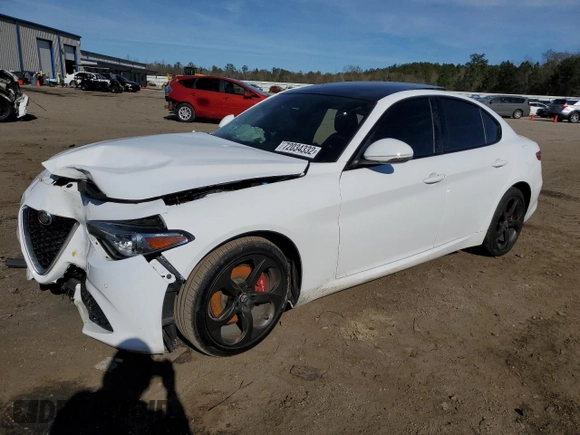 2018 Alfa Romeo Giulia with VIN ZARFAEDN7J7567993, listed as a Copart auction lot 72034332 with 35,437 mi miles. Bid and sale history available at carsss.com. Image 1.