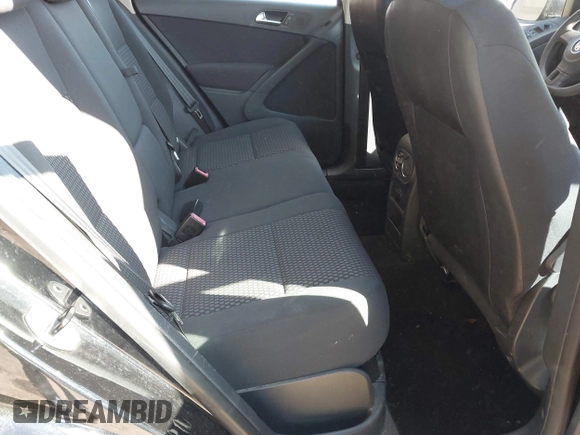 2011 Volkswagen Tiguan S z VIN WVGAV7AX9BW503628, wystawiony jako IAAI lot #41865959 z przebiegiem 121 863 mil mil oraz . Historia ofert i sprzedaży dostępna na DreamBid. Obrazek 8.