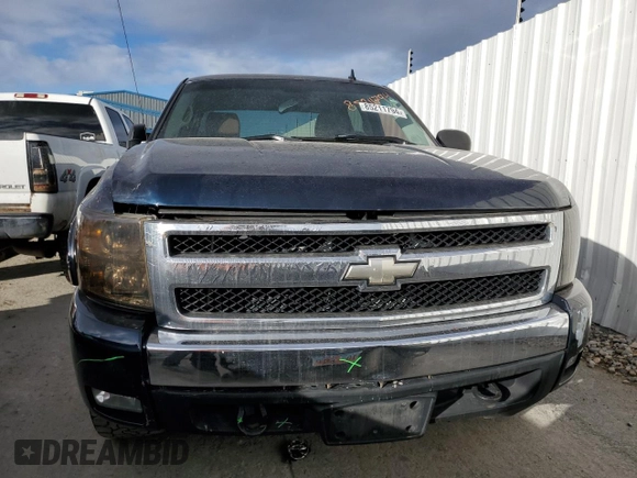2007 Chevrolet Silverado 1500 1LT with VIN 3GCEC13J07G523824, listed as a Copart auction lot 85211794 with 304,461 mi miles and Salvage Title. Bid and sale history available at DreamBid. Image 5.