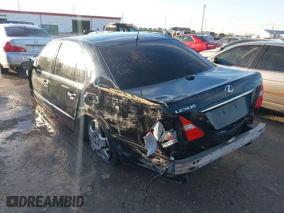 2005 Lexus LS 430 with VIN JTHBN36F855005771, listed as a IAAI auction lot 41233919 with 273,798 mi miles. Bid and sale history available at carsss.com. Image 3.