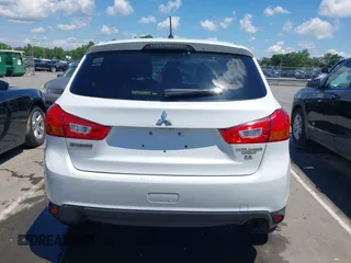 2015 Mitsubishi Outlander ES z VIN 4A4AP3AW6FE061328, wystawiony jako IAAI lot #42223295 z przebiegiem 177 461 mil mil oraz . Historia ofert i sprzedaży dostępna na DreamBid. Obrazek 16.