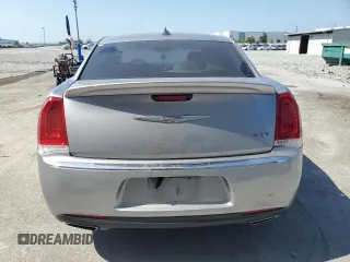 2017 Chrysler 300 Limited z VIN 2C3CCAAG7HH662028, wystawiony jako Copart lot #54516445 z przebiegiem 120 282 mil mil oraz Szkoda całkowita • Salvage title. Historia ofert i sprzedaży dostępna na DreamBid. Obrazek 6.
