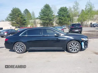 2017 Lincoln Continental Livery z VIN 1LN6L9HK0H5609577, wystawiony jako IAAI lot #42185192 z przebiegiem 232 644 mil mil oraz . Historia ofert i sprzedaży dostępna na DreamBid. Obrazek 14.