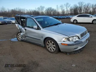 2002 Volvo V40 z VIN YV1VW29522F843173, wystawiony jako Copart lot #42961395 z przebiegiem 153 534 mil mil oraz Szkody całkowita. Historia ofert i sprzedaży dostępna na DreamBid. Obrazek 4.