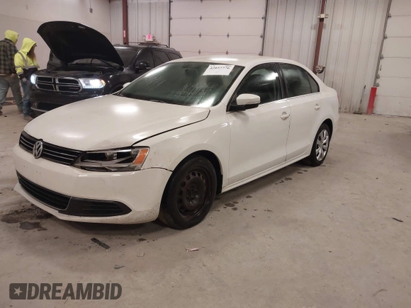 2013 Volkswagen Jetta Sedan SE with VIN 3VWDP7AJ1DM416331, listed as a IAAI auction lot 42037776 with 195,983 mi miles. Bid and sale history available at carsss.com. Image 2.
