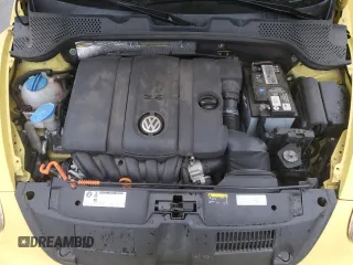 2013 Volkswagen Beetle 50s Edition with VIN 3VW5P7AT7DM828338, listed as a Copart auction lot 88228725 with 106,171 mi miles and Salvage title. Bid and sale history available at DreamBid. Image 11.