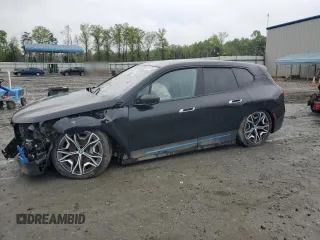 2023 BMW iX xDrive50 z VIN WB523CF00PCL83127, wystawiony jako Copart lot #49927914 z przebiegiem Nie podano mil oraz . Historia ofert i sprzedaży dostępna na DreamBid. Obrazek 1.