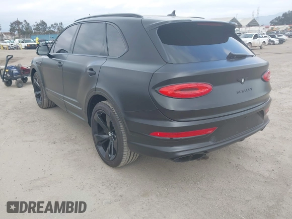 2021 Bentley Bentayga V8 z VIN SJAAM2ZV5MC038171, wystawiony jako IAAI lot #42057762 z przebiegiem 25 973 mil mil oraz . Historia ofert i sprzedaży dostępna na DreamBid. Obrazek 3.