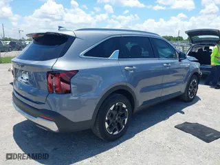 2024 Kia Sorento S with VIN 5XYRL4JC2RG254895, listed as a IAAI auction lot 39959899 with 4,185 mi miles. Bid and sale history available at carsss.com. Image 4.
