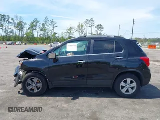 2020 Chevrolet Trax LT with VIN KL7CJLSB0LB007708, listed as a IAAI auction lot 41894103 with 101,277 mi miles. Bid and sale history available at carsss.com. Image 13.