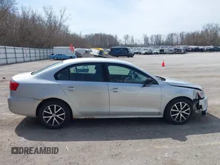 2014 Volkswagen Jetta TDI w/Premium/Nav z VIN 3VWLL7AJ3EM332617, wystawiony jako IAAI lot #42033000 z przebiegiem 186 444 mil mil oraz . Historia ofert i sprzedaży dostępna na DreamBid. Obrazek 13.