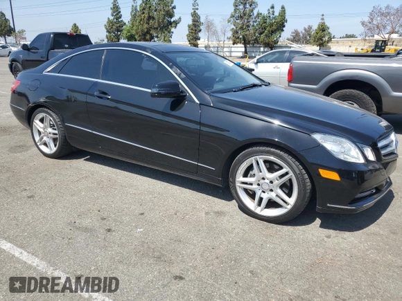 2013 Mercedes-Benz E 350 z VIN WDDKJ5KB6DF198576, wystawiony jako Copart lot #61848745 z przebiegiem 88 610 mil mil oraz Szkoda całkowita • Salvage title. Historia ofert i sprzedaży dostępna na DreamBid. Obrazek 4.