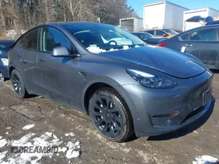 2023 Tesla Model Y Long Range z VIN 7SAYGAEE9PF905943, wystawiony jako IAAI lot #41444255 z przebiegiem 11 179 mil mil oraz . Historia ofert i sprzedaży dostępna na DreamBid. Obrazek 1.