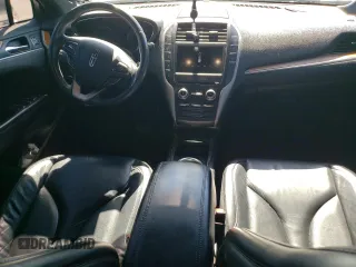 2019 Lincoln MKC Select with VIN 5LMCJ2C92KUL42764, listed as a Copart auction lot 49301285 with 68,132 mi miles and Salvage Title. Bid and sale history available at carsss.com. Image 8.