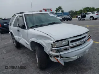2003 Chevrolet Blazer Xtreme z VIN 1GNCS18X33K152868, wystawiony jako IAAI lot #39801584 z przebiegiem 167 157 mil mil oraz . Historia ofert i sprzedaży dostępna na DreamBid. Obrazek 6.
