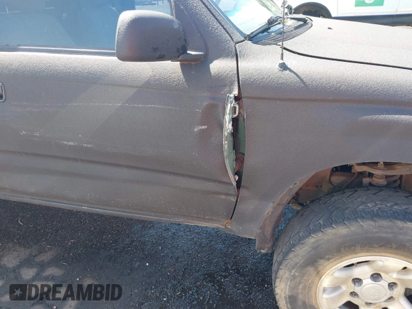 1999 Toyota Tacoma PreRunner with VIN 4TASM92N3XZ464573, listed as a IAAI auction lot 42405771 with 187,141 mi miles and . Bid and sale history available at DreamBid. Image 17.