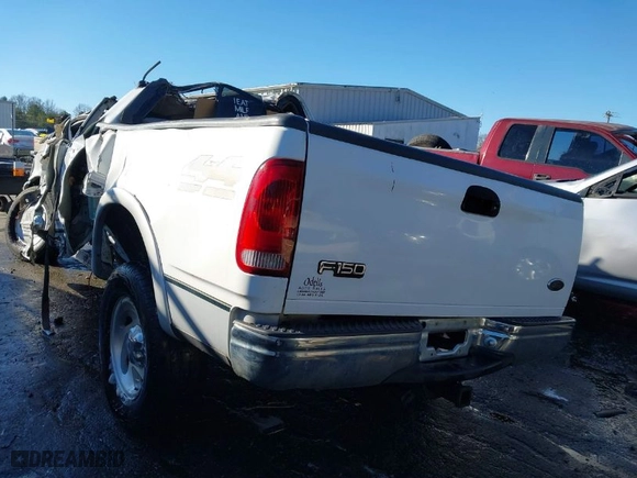 2000 Ford F-150 XL with VIN 1FTRX18L4YNB44821, listed as a IAAI auction lot 41218531 with 366,366 mi miles. Bid and sale history available at carsss.com. Image 3.
