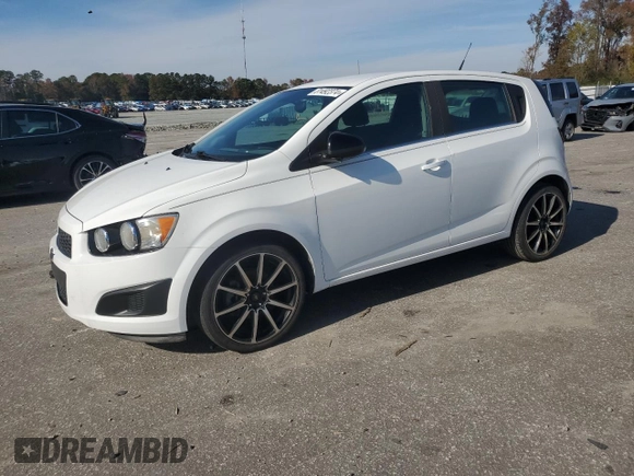 2012 Chevrolet Sonic LT z VIN 1G1JD6SB5C4229712, wystawiony jako Copart lot #81492374 z przebiegiem 116 566 mil mil oraz Czysty tytuł • Clean title. Historia ofert i sprzedaży dostępna na DreamBid. Obrazek 1.