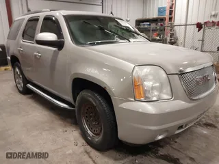 2008 GMC Yukon Denali with VIN 1GKFK63818J175263, listed as a IAAI auction lot 41351483 with 195,183 mi miles. Bid and sale history available at carsss.com. Image 1.