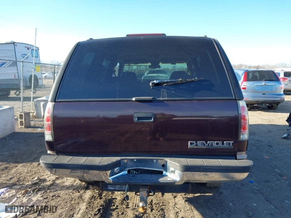 1996 Chevrolet Tahoe with VIN 1GNEK13R9TJ336722, listed as a IAAI auction lot 41576273 with 163,609 mi miles. Bid and sale history available at carsss.com. Image 17.