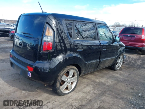 2010 Kia Soul + with VIN KNDJT2A22A7114453, listed as a IAAI auction lot 41597098 with 129,575 mi miles. Bid and sale history available at carsss.com. Image 4.